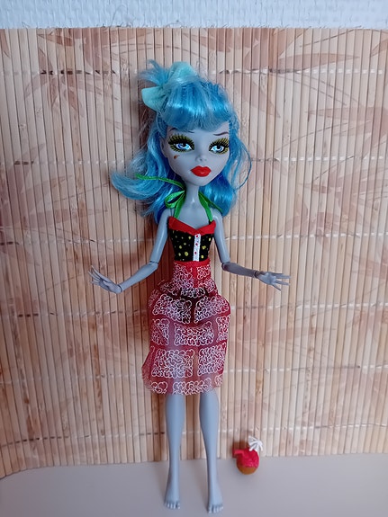 Monster High nukke Ghoulia Yelps