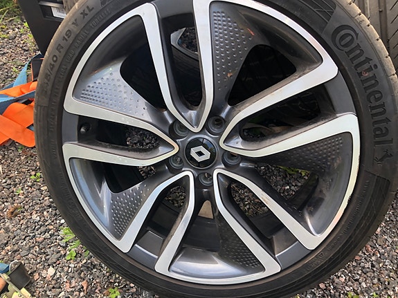 Renault OEM alut 5x114.3 TPMS kesä Conti 245/40-19 kuin uusi sarja