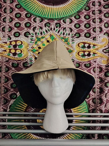 Naisten pyramidi lierihattu beige