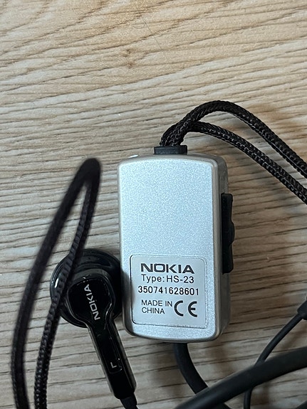 Original Nokia HS-23 HS23 Stereo Headset for 6131 6133 6136 E61i