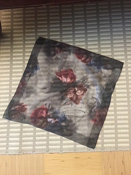 Kukka huivi koko 52 cm X 52 cm