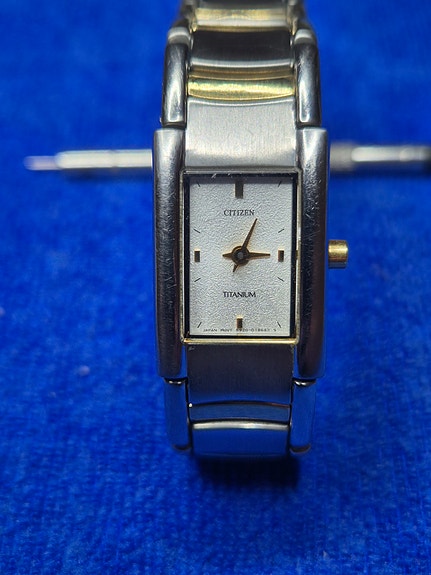 Naisten CITIZEN titanium.