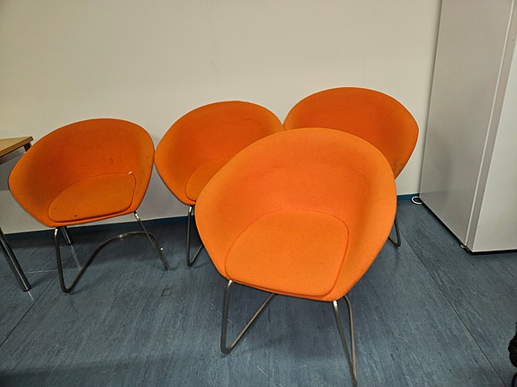 Oranssit tuoli