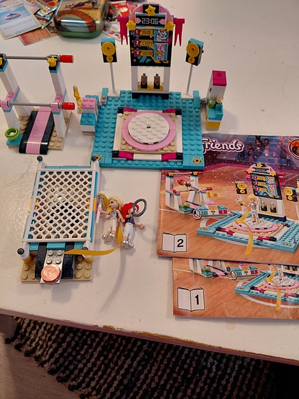 Friends lego, Stephanien voimistelunäytös