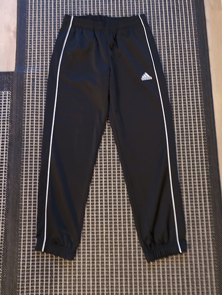 Adidas verryttelyhousut koko 152cm