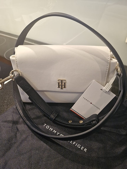 Tommy Hilfiger laukku