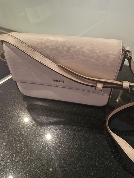DKNY olkalaukku
