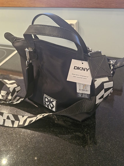 DKNY olkalaukku