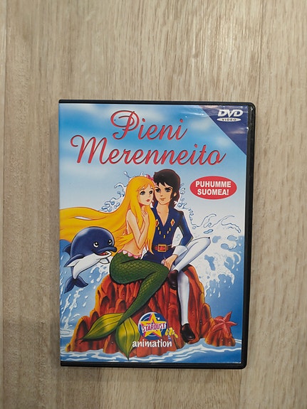 Pieni merenneito Stardust puhumme suomea