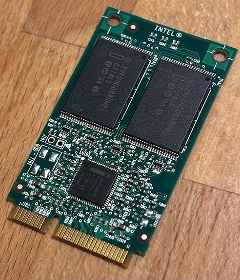 Intel mini PCIe lisämuistikortti