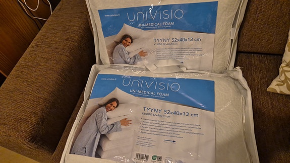 Univisio Uni-Medical Foam tyyny 52x40x13 cm valkoinen 2kpl yhden hinnalla.