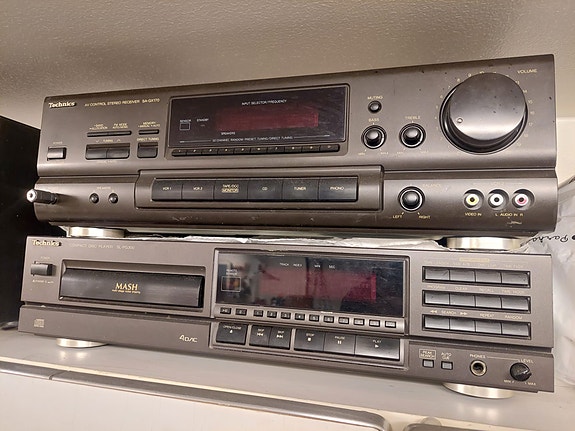 Technics vahvistin ja CD -soitin