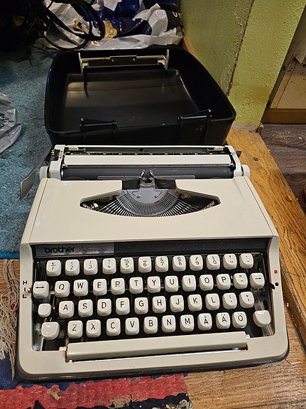Retroa!! Brother Deluxe 800 kirjoituskone