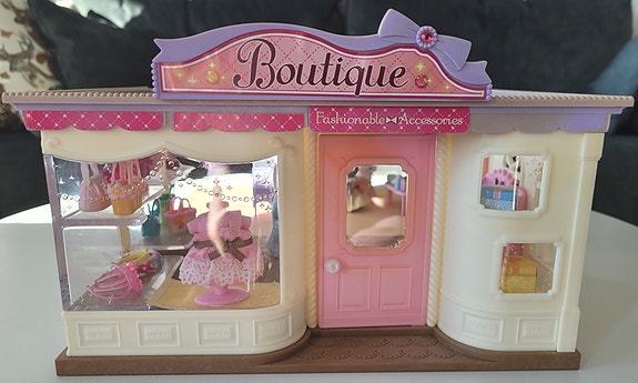 Sylvanian Families Boutique myymälä ja persialainen kissa perhe