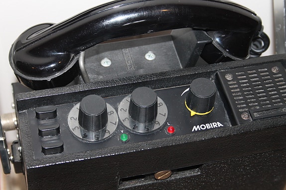 1976 matkapuhelin vanha Suomi Nokia Mobira Salora Oy ARP SRP-25 vintage 70-luku