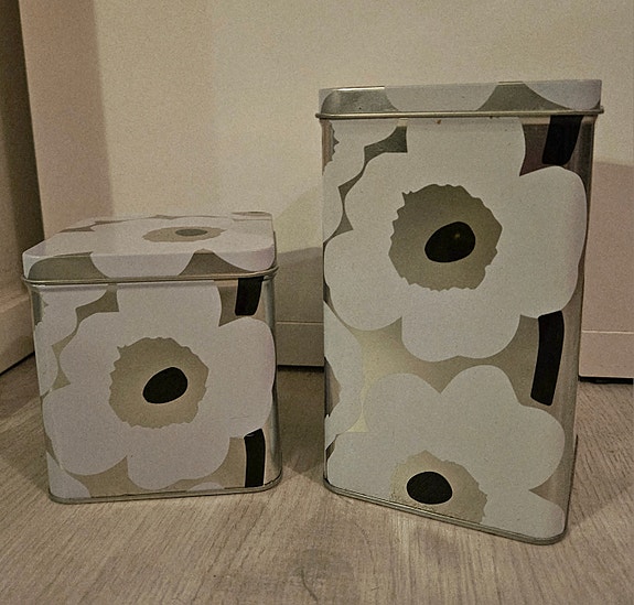 Marimekko Unikko peltirasiat valkoinen kuosi