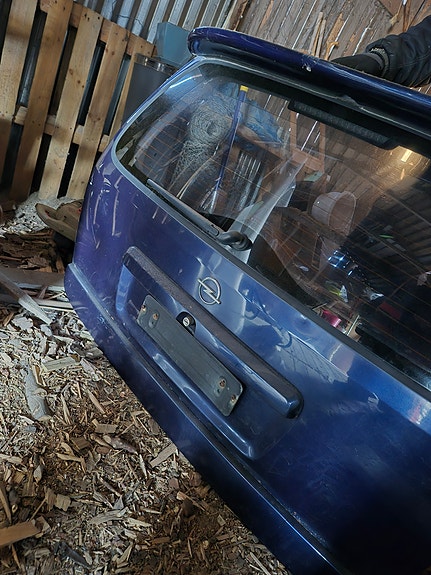 Opel astra G caravan takaluukku