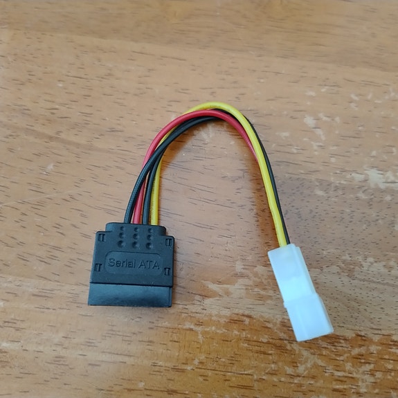 InLine SATA kovalevyn virta-adapteri, 16 cm, 15-pin naaras - 4-pin uros