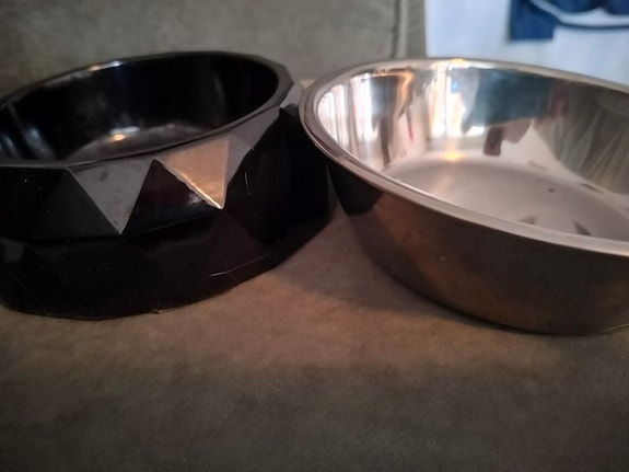 Kissalle ruoka/juoma kipot