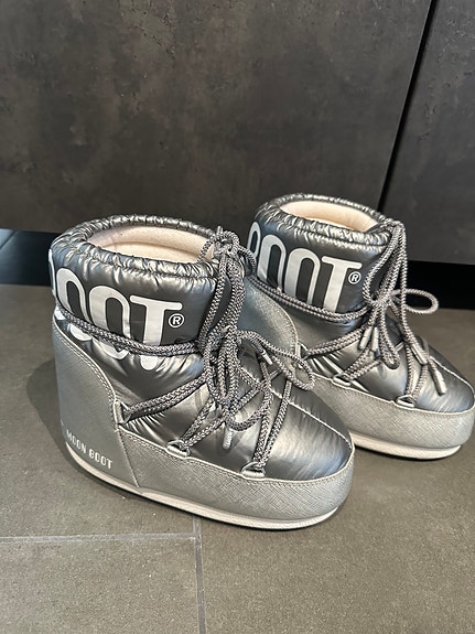 Moon boots