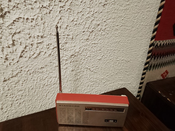 Standard radio.Pieni 1950-1960-luvun matkaradio.MW/SW