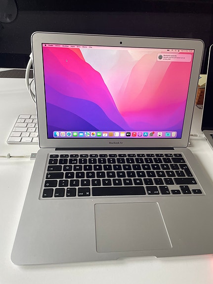 MacBook Air 13” (Early 2015) – 8 GB RAM, akku ok