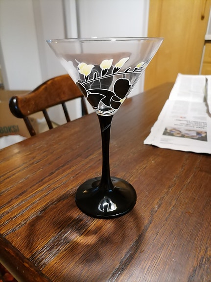 Cocktail- tai martini lasi kukkakoristeella