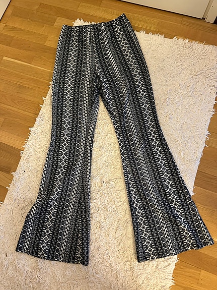 Shein leveälahkeiset korkeavyötäröiset housut S