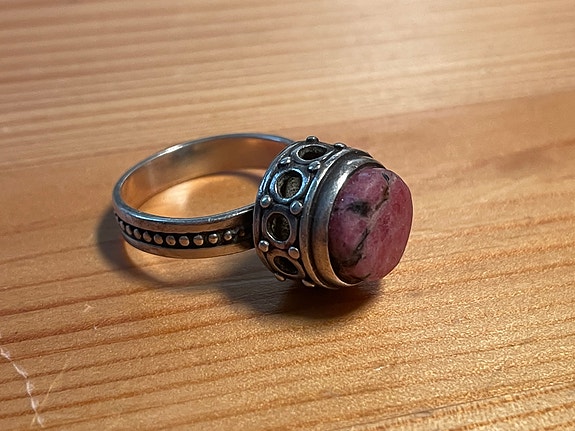Kalevala hopea sormus kivellä