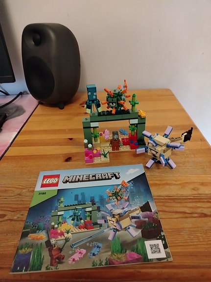 Lego Minecraft The Guardian Battle