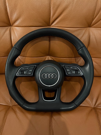 Audi A3/A4/A5 17-20 Flatbottom Ohjauspyörä