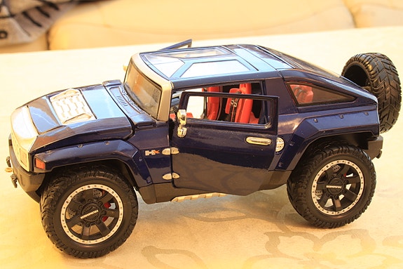 HUMMER pienoismalli. Metallia.