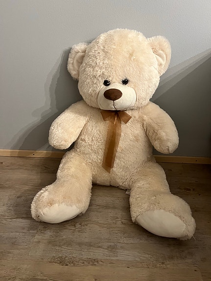 Myydään iso nalle pehmolelu