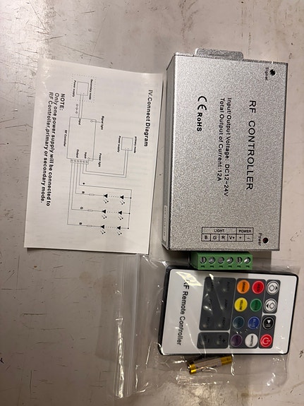 RGB LED ohjain + kauko-ohj. 12-24v