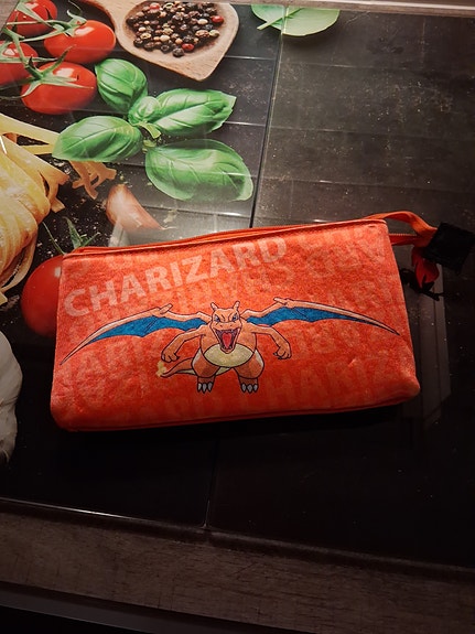 Pokemon Charizard lompakko/pieni laukku