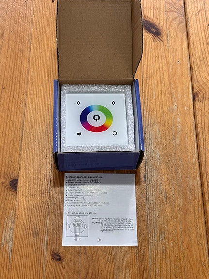 RGB LED ohjain lasipaneelilla 12-24v