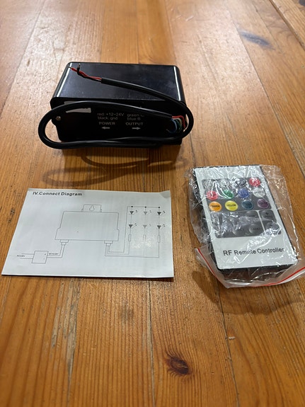 RGB LED ohjain +kauko-ohjain 12-24v (IP65)