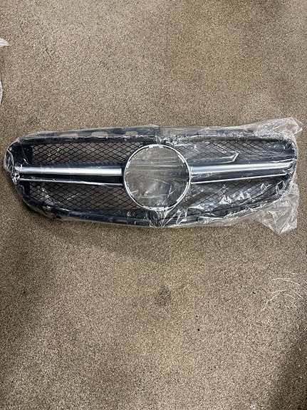 Mercedes-Benz etusäleikkö W212 E63 AMG