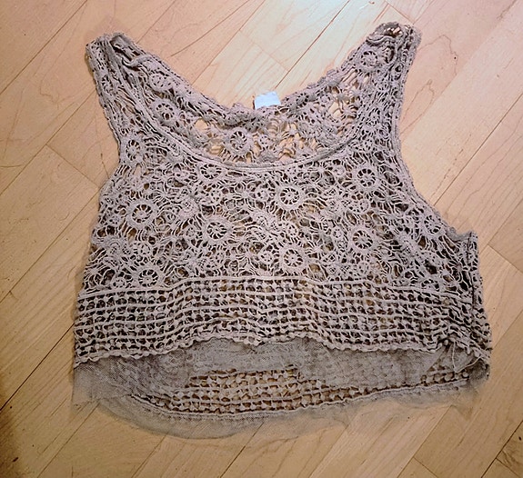 Lyhyt pitsinen cropp top koko XS.