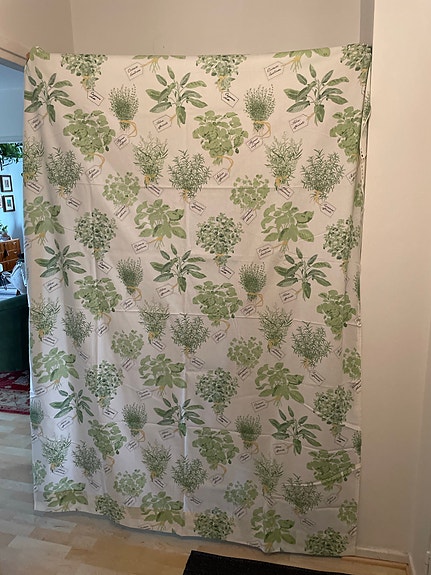 Keittiön verhot,Borås: Aromatic,design Lena Boije, yrttikuvio vihreä-valkoinen
