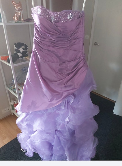Vanhojen tanssi mekko