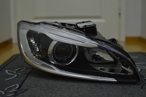 Volvo S60/V60, Facelift oikea xenon ajovalo