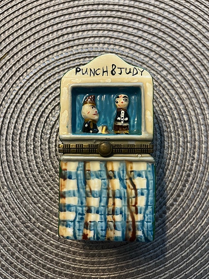 Punch & Judy posliininen rasia