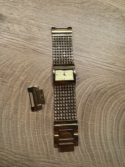 DKNY upea rannekello