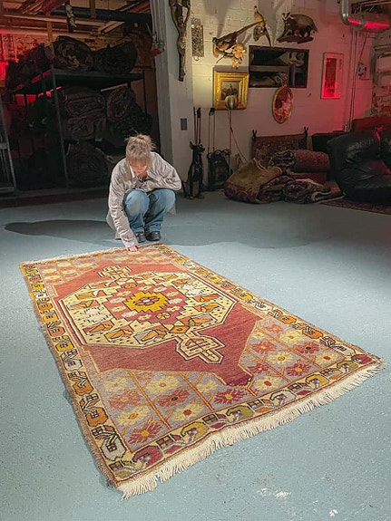 Keltainen käsinsolmittu itämainen matto – 215 x 110 cm