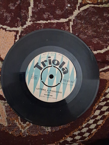 Triola TD 45-84 vinyylisingle Romantica / Lettera a Pinocchio