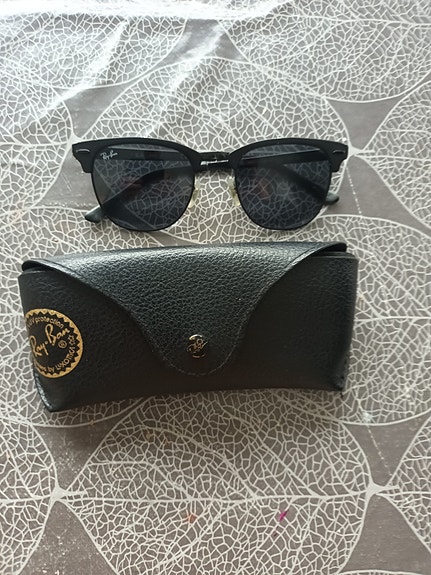 Myydään aidot Ray-Ban aurinkolasit