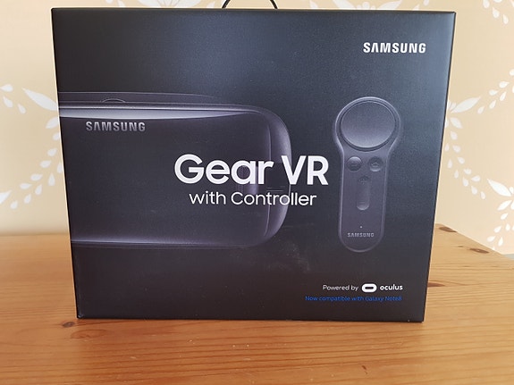 Samsung Gear VR virtuaalilasit ohjaimella