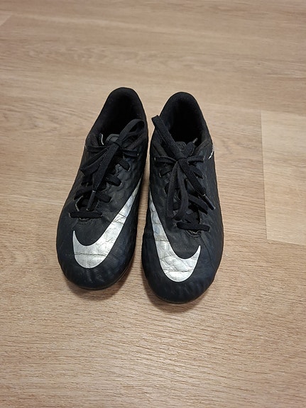 Nike jalkapallokengät