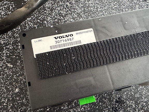 Volvo V70 mk3 vetokoukun ohjainyksikkö
